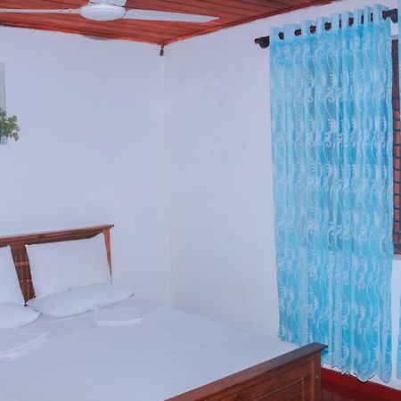 Hotel Golden Bell Тангале Екстериор снимка