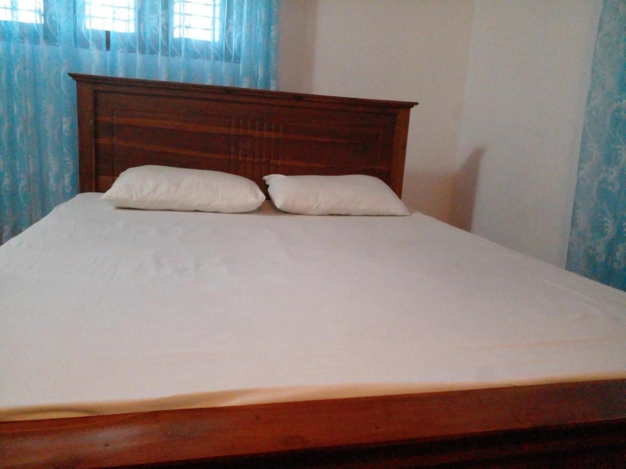 Hotel Golden Bell Тангале Екстериор снимка